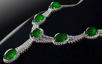 翡翠保养之道 忽视日常维护，再昂贵的藏品终将黯淡